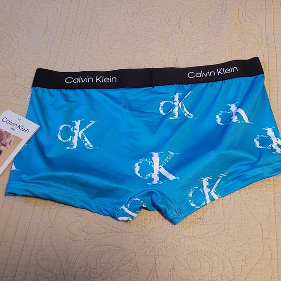 Trunks - Picture 2 of 2